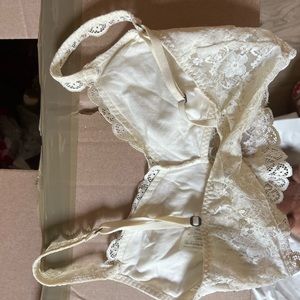 hollister bra with no padding used once